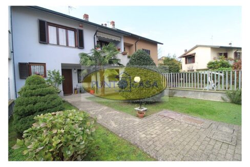 Ossago Lodigiano. Vendesi villa a schiera con giardino privato. Riferimento 8710 (2)