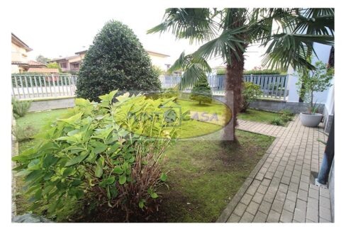 Ossago Lodigiano. Vendesi villa a schiera con giardino privato. Riferimento 8710 (6)