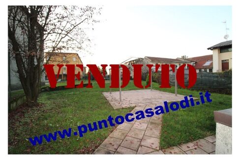 Vendesi trilocale con due bagni e terrazzo a Lodi in via San Fereolo n. 16 - riferimento 3094 (2)
